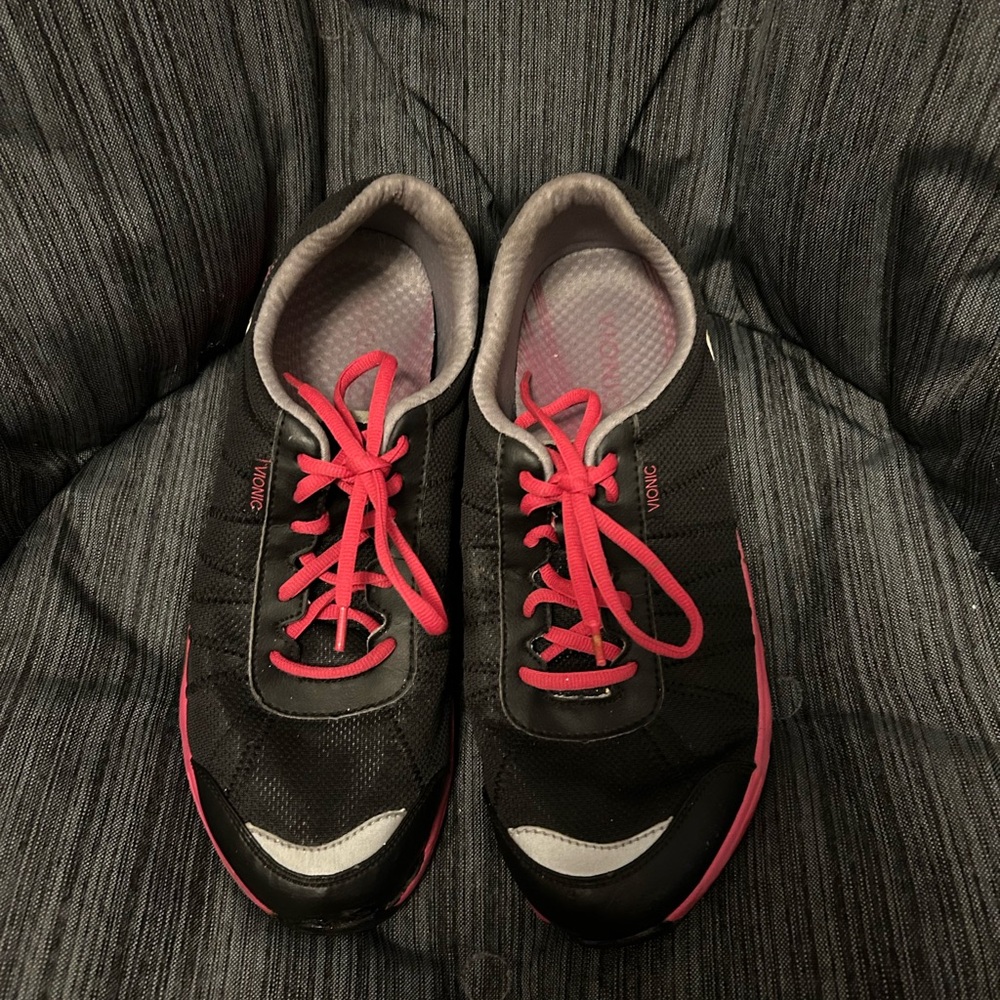Preowned Vionic Black and Pink Athletic Shoes